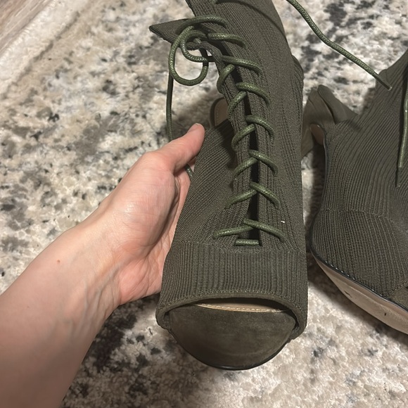 Stylish Green Lace-Up Women's Heels - Picture 2 of 3